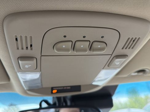 Used 2011 Buick Lucerne CXL FWD image 38