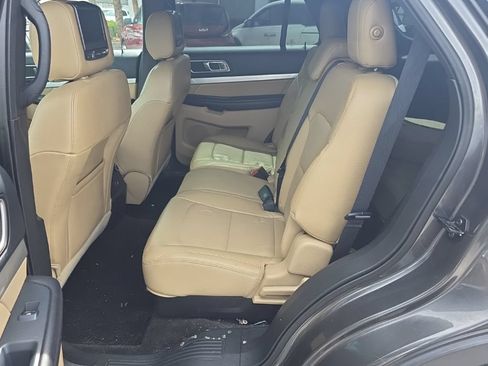 Used 2016 Ford Explorer XLT w/ Equipment Group 202A FWD image 5