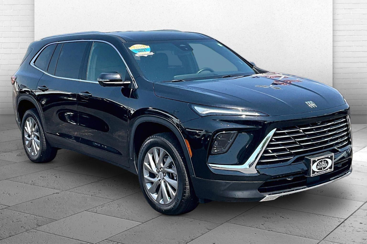 Used 2025 Buick Enclave Preferred FWD image 1