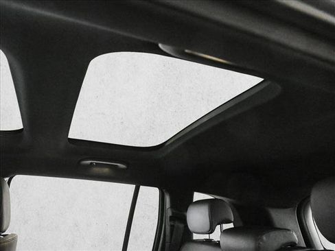 Certified 2021 Mercedes-Benz GLB 250 GLB 250 image 21