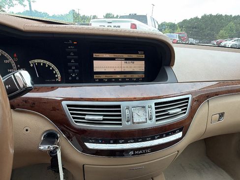 Used 2009 Mercedes-Benz S 550 4MATIC image 32