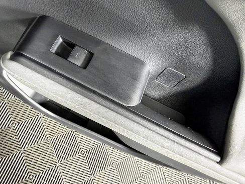 Used 2020 Toyota Highlander XLE AWD/4WD image 46