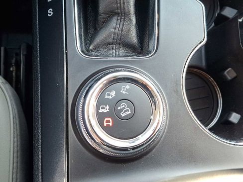 Certified 2018 Ford Explorer Platinum image 24