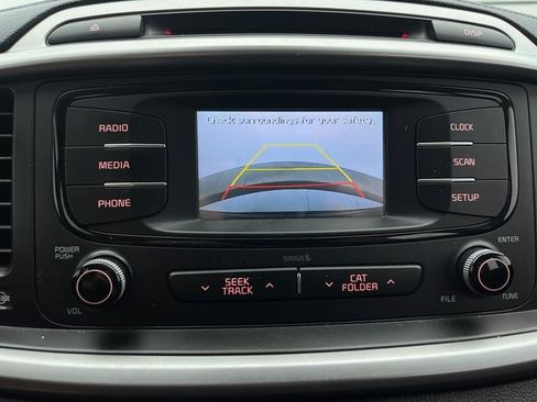 Used 2017 Kia Sorento LX image 4