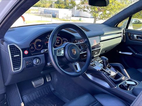 Used 2023 Porsche Cayenne Turbo AWD/4WD image 5