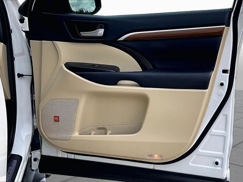 Used 2019 Toyota Highlander Limited FWD image 23