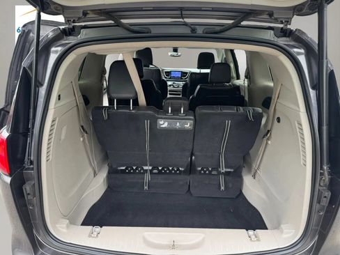 Used 2017 Chrysler Pacifica Touring-L FWD image 25