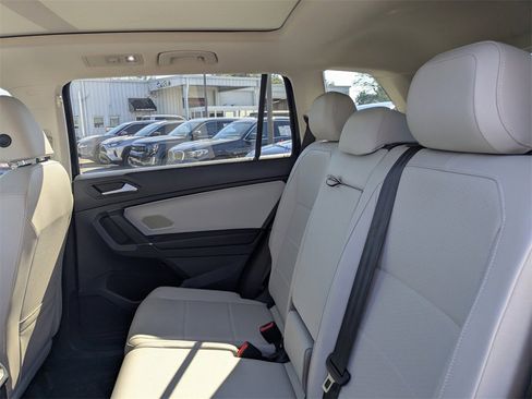 Used 2020 Volkswagen Tiguan SEL image 14