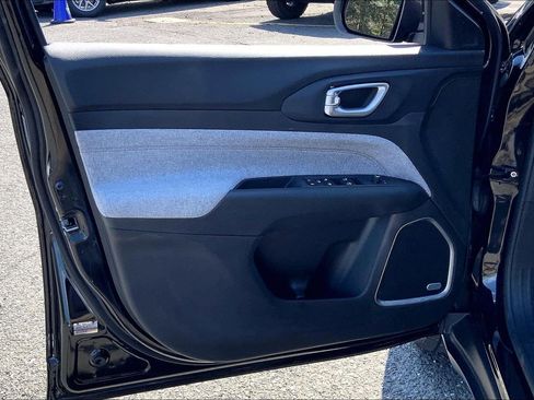 Used 2022 Jeep Compass Latitude w/ Sun and Sound Group image 21