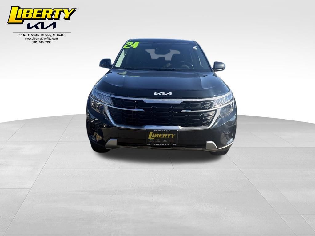 Used 2024 Kia Seltos LX AWD/4WD image 2