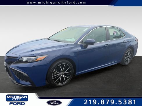Used 2024 Toyota Camry SE w/ Cold Weather Package AWD/4WD image 1