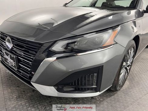 Used 2025 Nissan Altima 2.5 SV FWD image 10