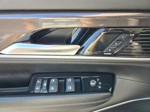 Used 2023 Jeep Wagoneer 4WD image 13