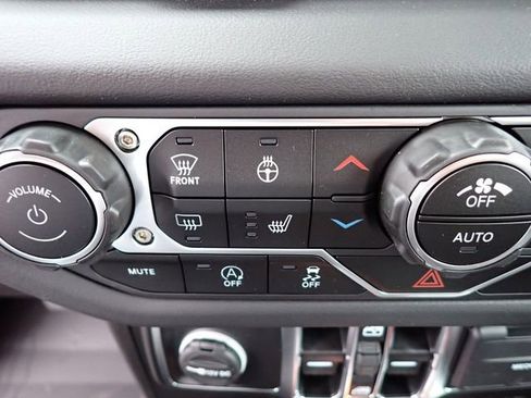 New 2025 Jeep Wrangler Unlimited Sahara AWD/4WD image 19