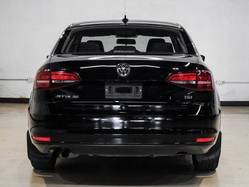 Used 2017 Volkswagen Jetta SE image 12