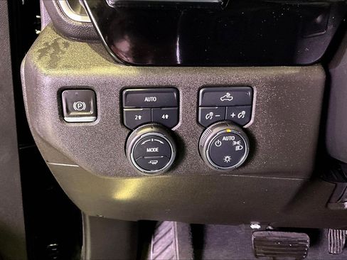 Used 2022 Chevrolet Silverado 1500 LT AWD/4WD image 17