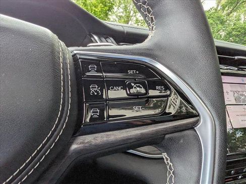 Used 2023 Jeep Grand Cherokee Overland w/ Luxury Tech Group IV AWD/4WD image 35