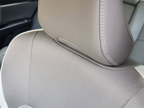 Used 2025 Toyota Camry SE image 15