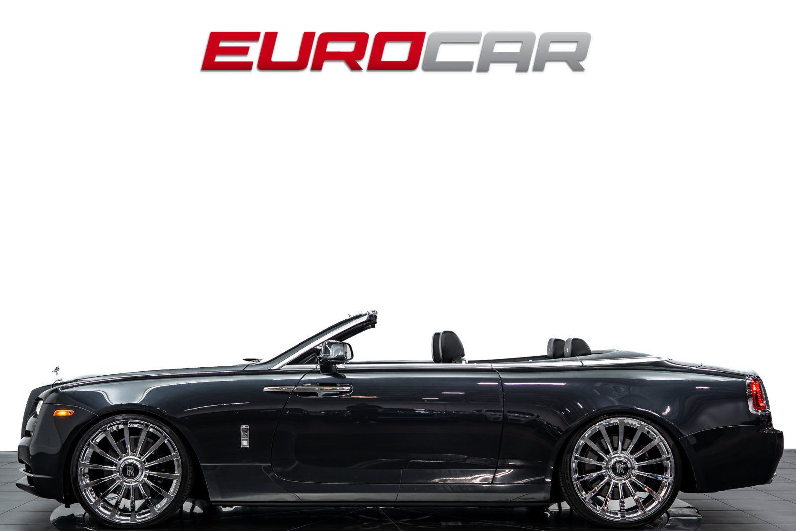 Used 2018 Rolls-Royce Dawn RWD image 2