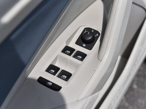 New 2026 Volkswagen Jetta SE FWD image 8