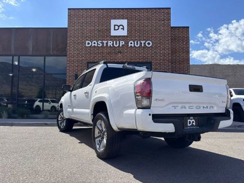 Used 2016 Toyota Tacoma Limited w/ Towing Package image 4