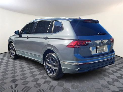 Used 2022 Volkswagen Tiguan SE w/ Panoramic Sunroof Package image 6