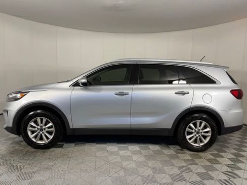 Used 2020 Kia Sorento LX w/ LX I4 Convenience Package image 3