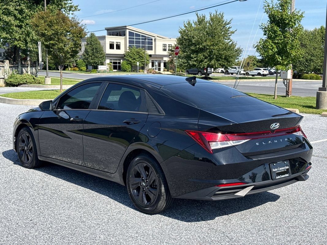 Used 2022 Hyundai Elantra SEL FWD image 6