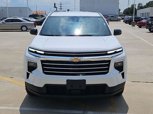Used 2026 Chevrolet Traverse LT FWD image 2