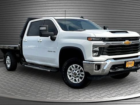 Used 2024 Chevrolet Silverado 2500 LT w/ Convenience Package AWD/4WD image 3