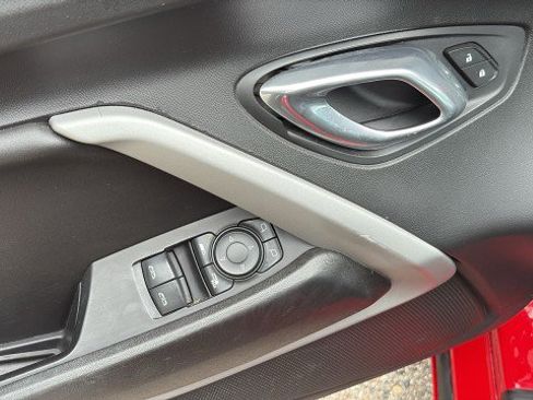 Used 2019 Chevrolet Camaro LT image 7