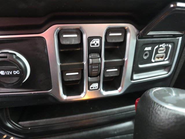Used 2024 Jeep Wrangler Unlimited w/ Convenience Group AWD/4WD image 7