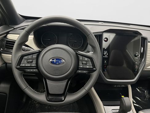 Used 2025 Subaru Forester Premium AWD/4WD image 12