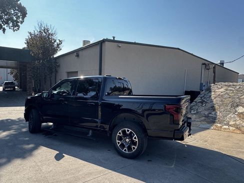 Used 2023 Ford F150 Lightning Platinum AWD/4WD image 5