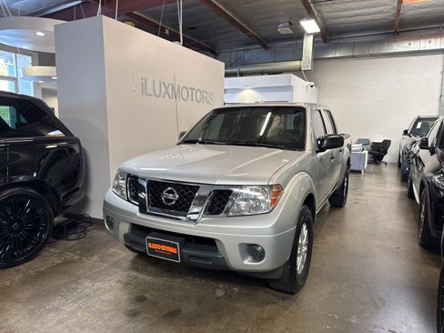 Used 2016 Nissan Frontier SV image 1