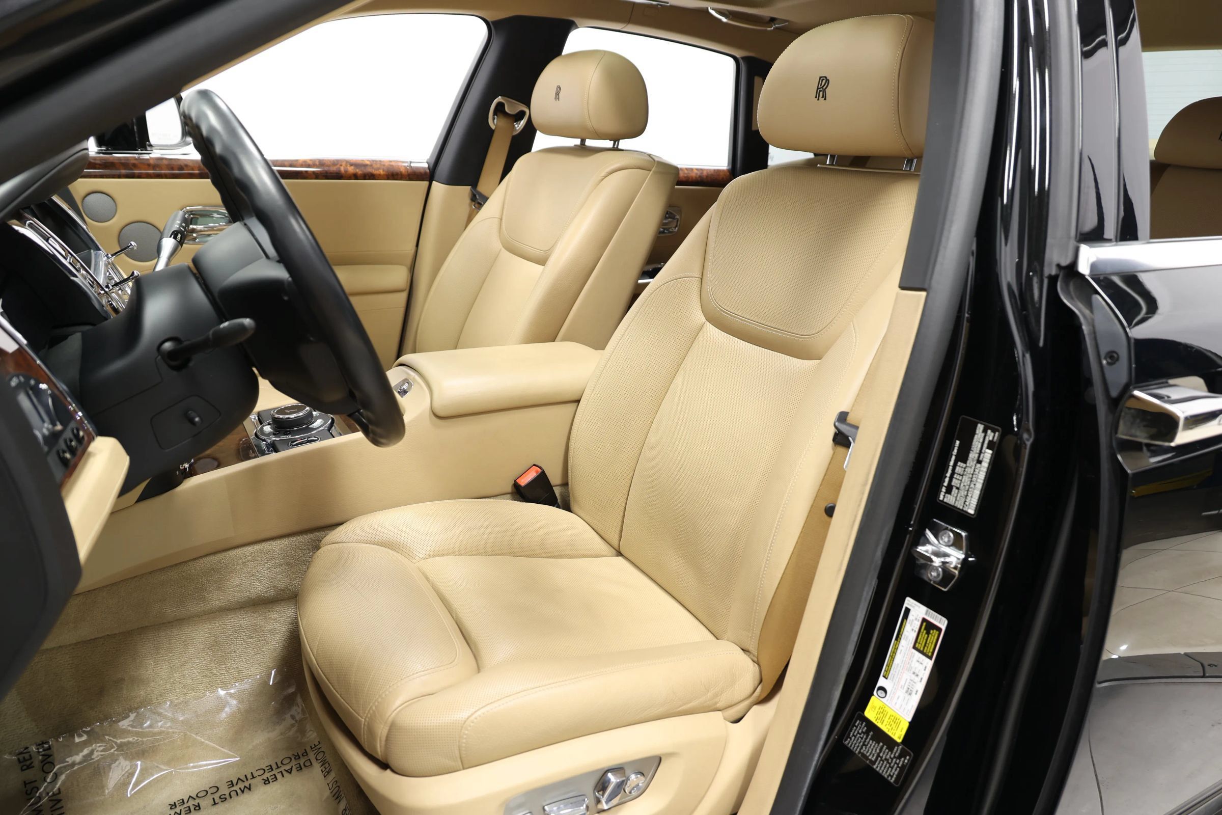 Used 2015 Rolls-Royce Ghost RWD image 19