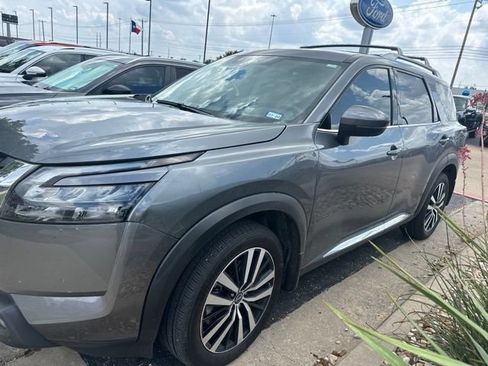 Used 2025 Nissan Pathfinder Platinum w/ Cargo Package FWD image 2