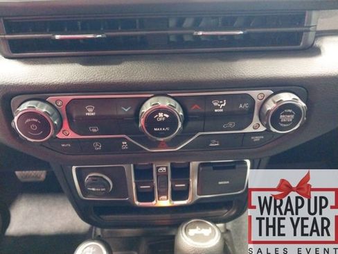 Used 2024 Jeep Wrangler Sport S image 17