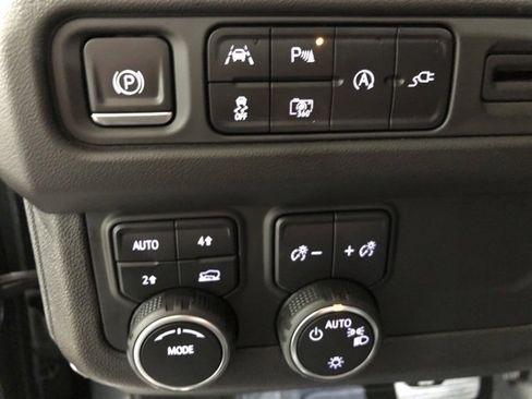 Certified 2022 Chevrolet Suburban RST w/ Sport Performance Package image 16