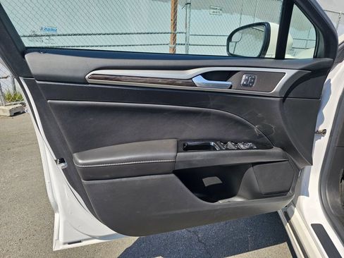 Used 2013 Ford Fusion SE FWD image 21