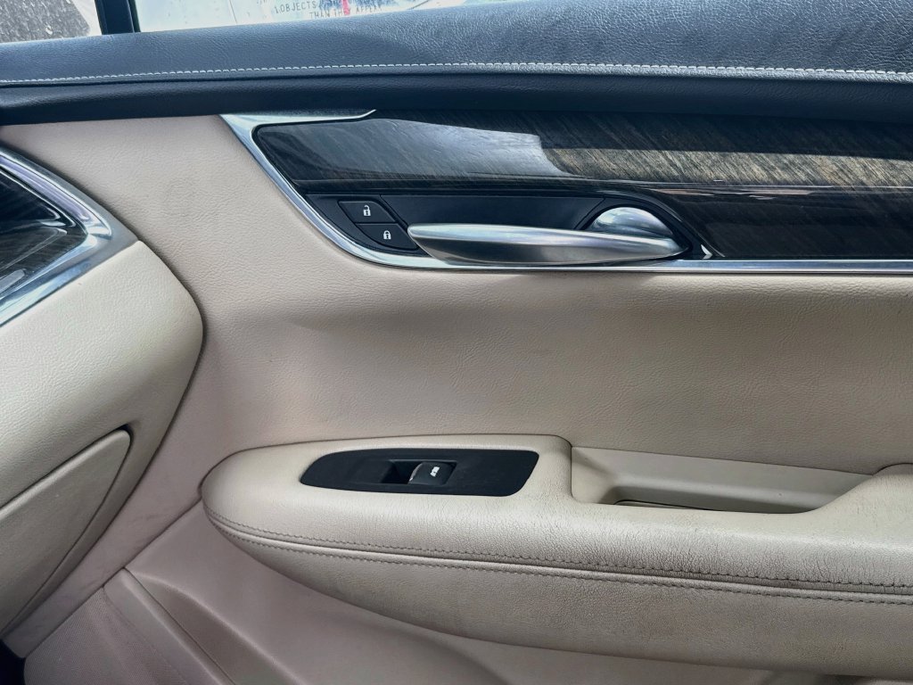 Used 2019 Cadillac XT5 FWD image 14