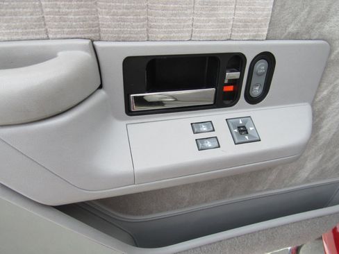 Used 1992 Chevrolet Blazer 4WD image 16