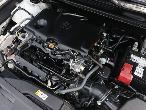 Used 2021 Toyota Camry SE w/ Convenience Package FWD image 32