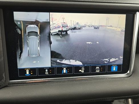 Used 2021 GMC Yukon Denali w/ Denali Premium Package image 3