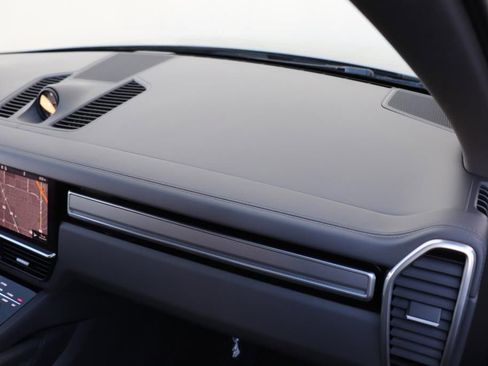 Used 2021 Porsche Cayenne image 49