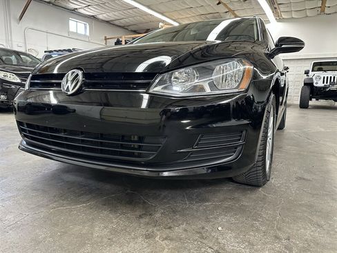 Used 2015 Volkswagen Golf TDI S FWD image 40