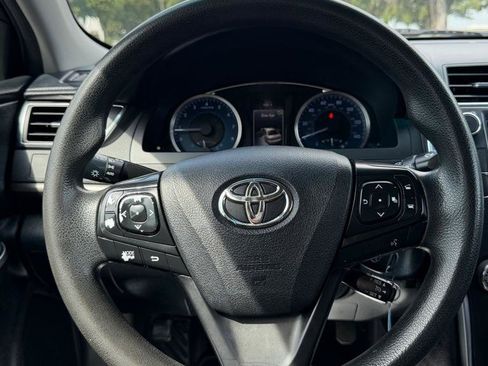 Used 2017 Toyota Camry LE FWD image 18