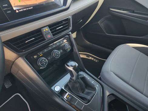 Used 2024 Volkswagen Taos SE image 20