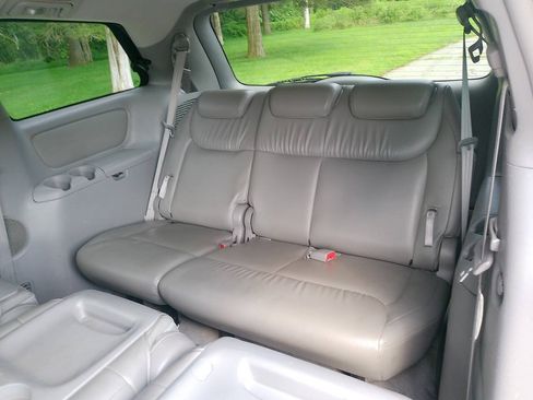 Used 2007 Toyota Sienna LE w/ LE Pkg 3 FWD image 12