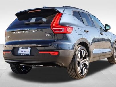 New 2026 Volvo XC40 B5 Ultra w/ Climate Package